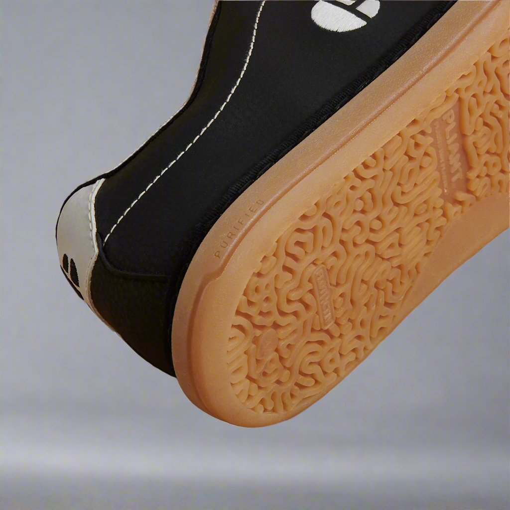 Hevea - Black / Gum
